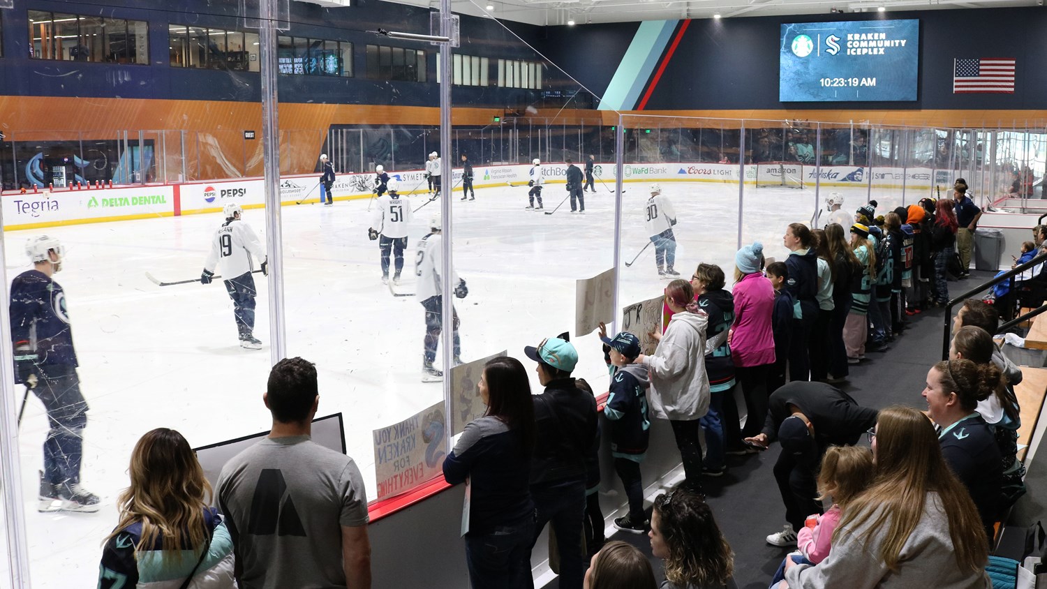 Kraken Practice Fans And Players 16X9